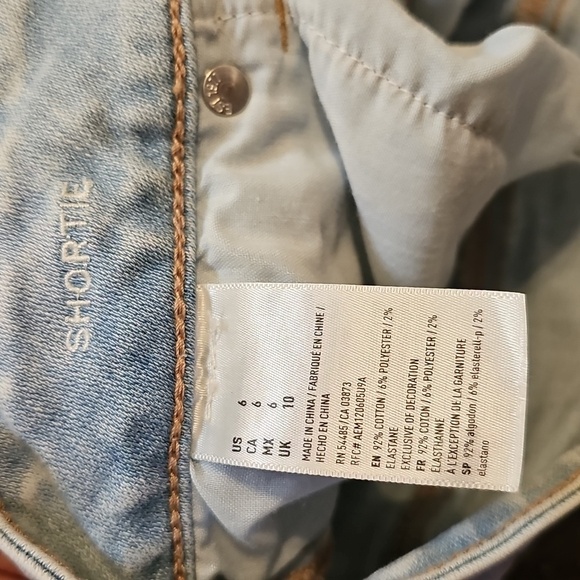 American Eagle Outfitters Light Wash Distressed Jean Shorts - Picture 3 of 12